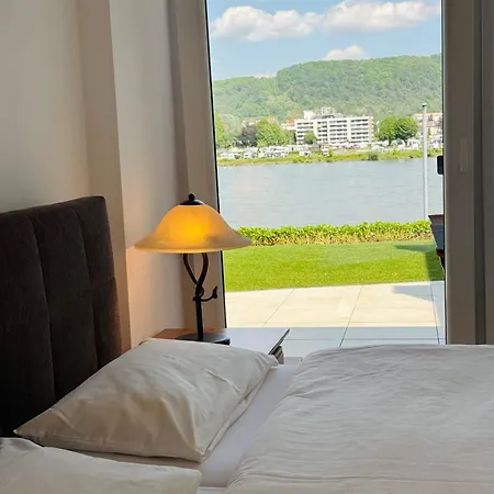 Exklusive 2-zimmer Ferienwohnung Mit Direktem Rheinblick Semesterbostad *